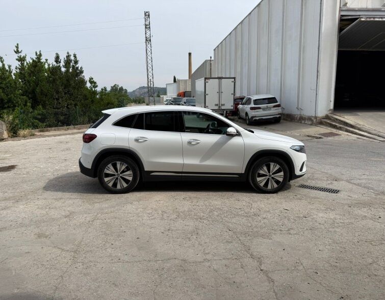 MERCEDES-BENZ EQA 250+